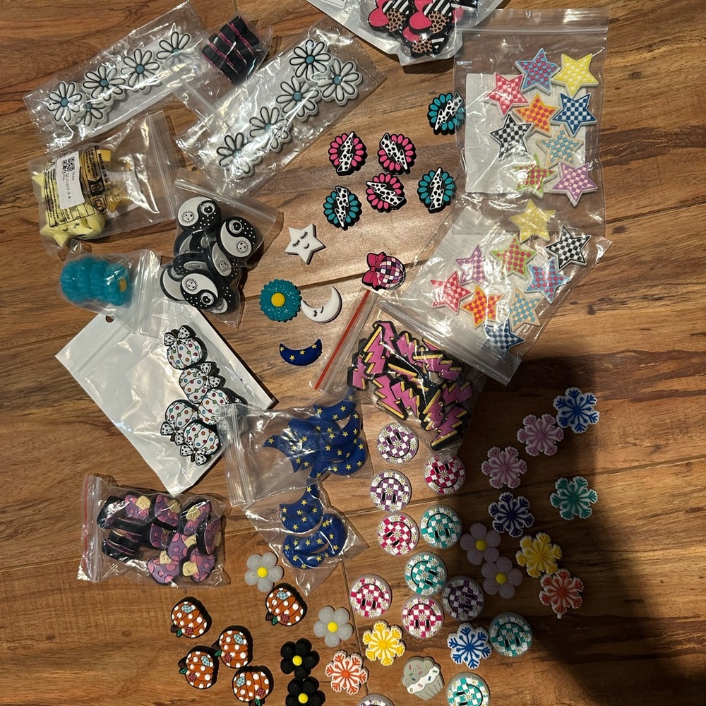 Lot 120 + silicone focal beads crafting pens